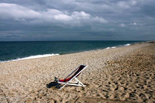 Immagine con mare, sabbia, spiaggia, sdraio, nuvole, cielo