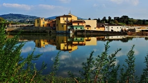 case, riflesso, acqua, riflessi, fiume, alberi, nuvole, verde, rami, piante