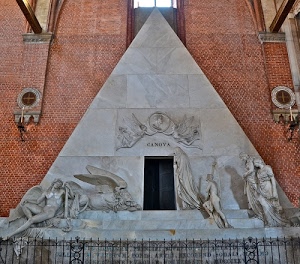 statue, tomba, marmo, ringhiera, porta, monumento, triangolo, piramide, angeli, bianco, leone, rosso, ali, gradini, cimitero, canova, mausoleo